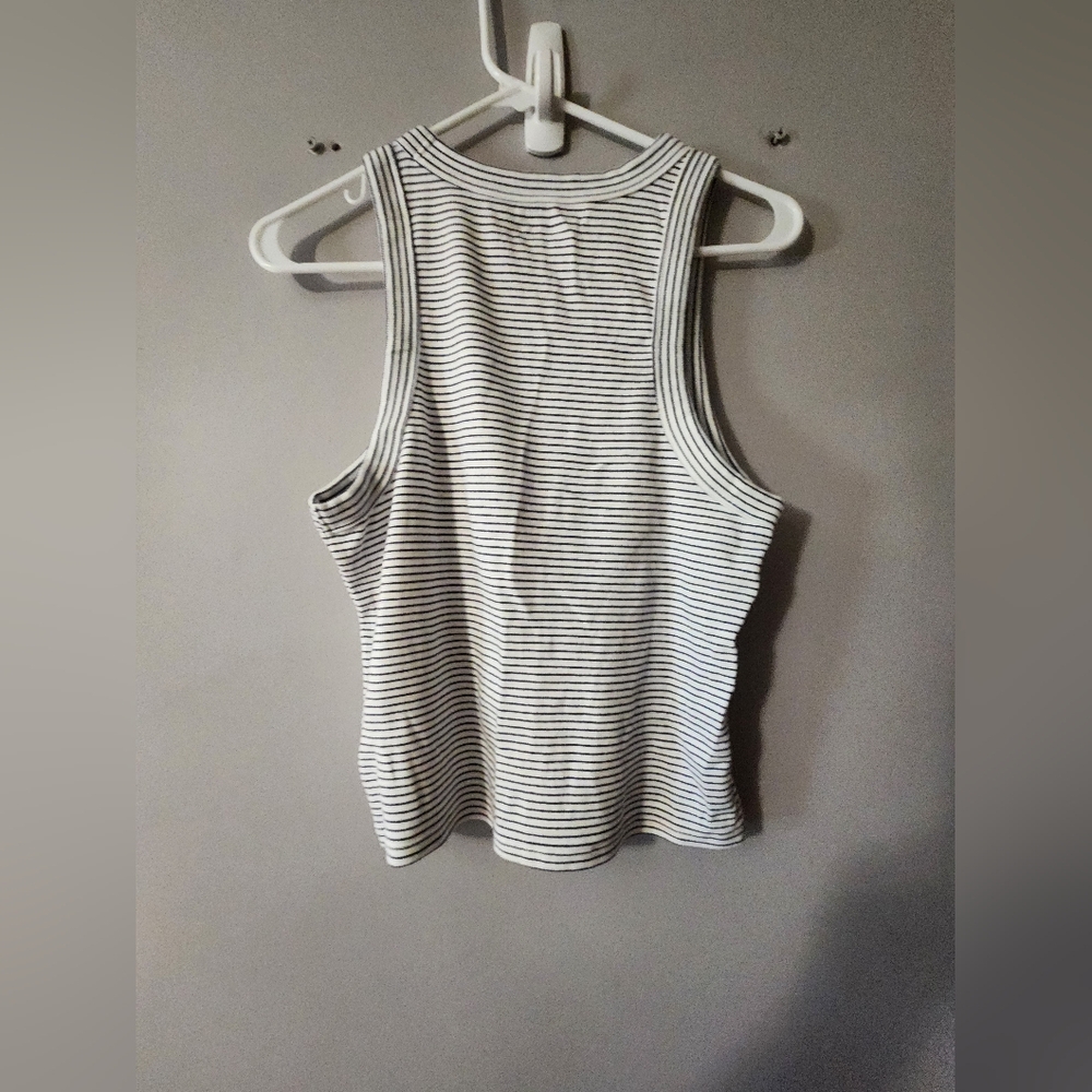 Old Navy cropped sleeveless top